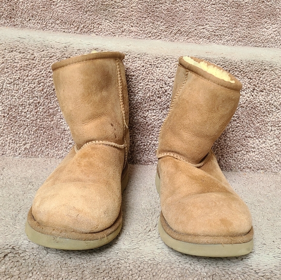 UGG Kids 3 Tan Suede Boots - Picture 4 of 14